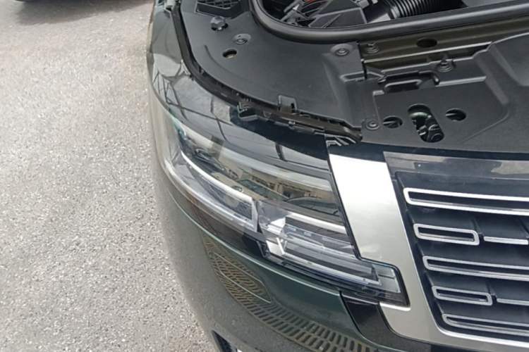 Used Land Rover Range 2023 3.0 L6 400 PS Flagship Extended Version Right Front Headlight