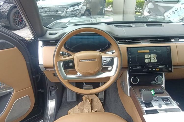 Used Land Rover Range 2023 3.0 L6 400 PS Flagship Extended Version Steering Wheel