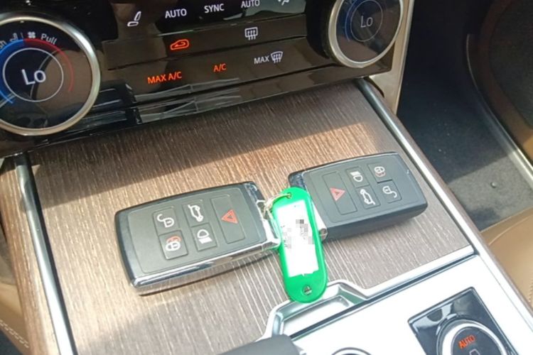 Used Land Rover Range 2023 3.0 L6 400 PS Flagship Extended Version Vehicle Key