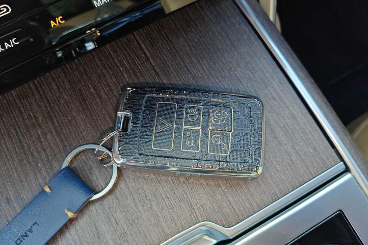 Used Land Rover Range 2023 3.0 L6 400 PS Extended Long-Wheelbase Version Vehicle Key