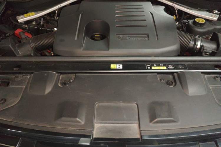 Used Land Rover Range 2023 3.0 L6 360 PS Grand Edition Engine Bay