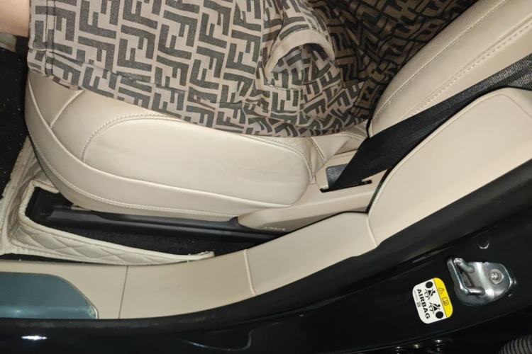 Used Land Rover Range 2023 3.0 L6 360 PS Grand Edition Left Front Seat