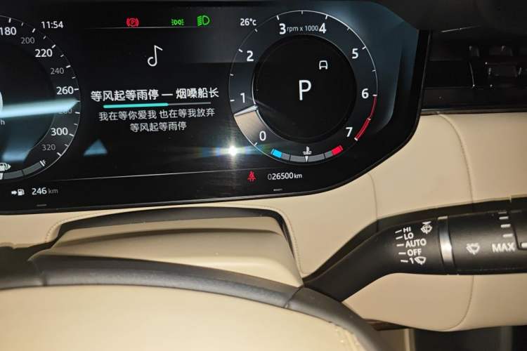 Used Land Rover Range 2023 3.0 L6 360 PS Grand Edition Odometer Close Up
