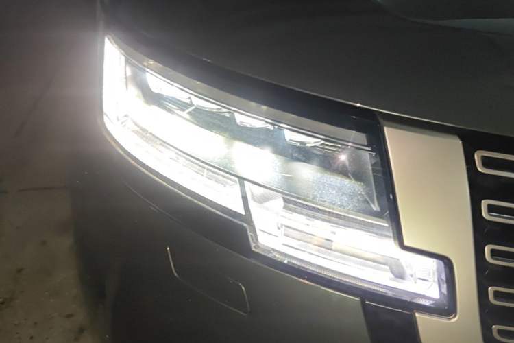 Used Land Rover Range 2023 3.0 L6 360 PS Grand Edition Right Front Headlight