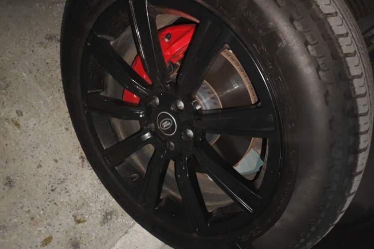 Used Land Rover Range 2023 3.0 L6 360 PS Grand Edition Right Front Wheel Hub