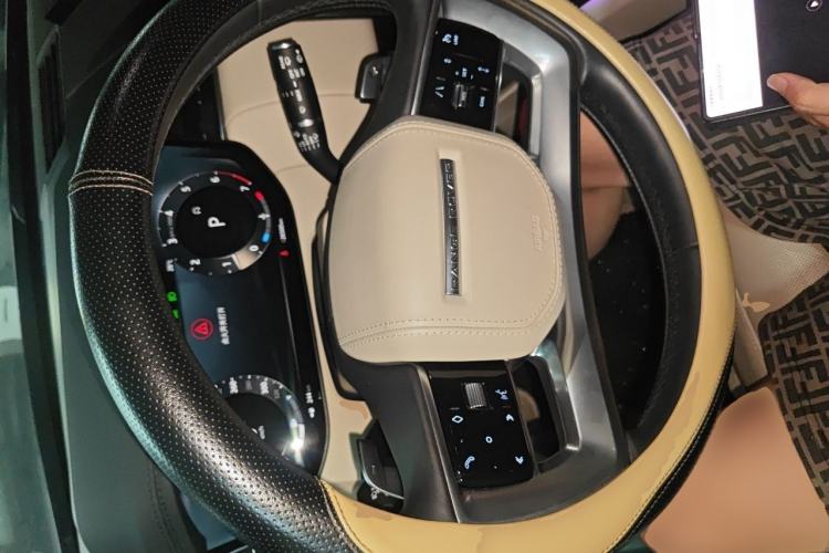 Used Land Rover Range 2023 3.0 L6 360 PS Grand Edition Steering Wheel