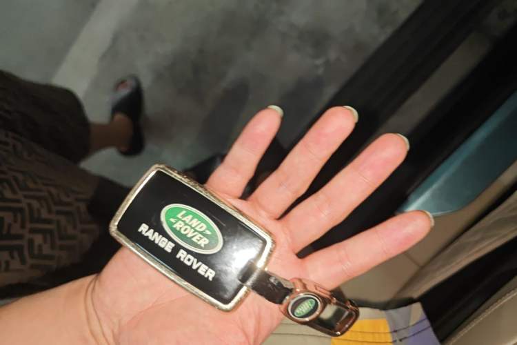 Used Land Rover Range 2023 3.0 L6 360 PS Grand Edition Vehicle Key