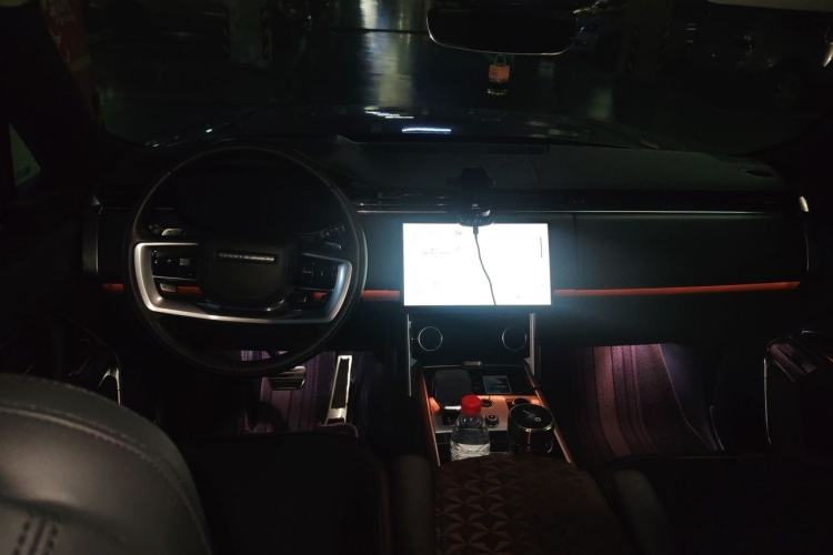 Used Land Rover Range 2023 Revised Version 3.0 L6 400 PS Extended Luxury Edition Center Console