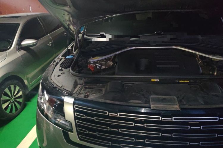 Used Land Rover Range 2023 Revised Version 3.0 L6 400 PS Extended Luxury Edition Engine Bay Right