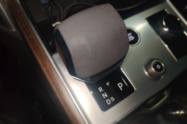 Used Land Rover Range 2023 Revised Version 3.0 L6 400 PS Extended Luxury Edition Gear Lever
