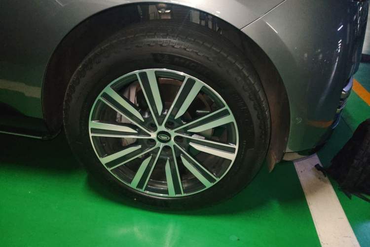 Used Land Rover Range 2023 Revised Version 3.0 L6 400 PS Extended Luxury Edition Right Front Wheel Hub
