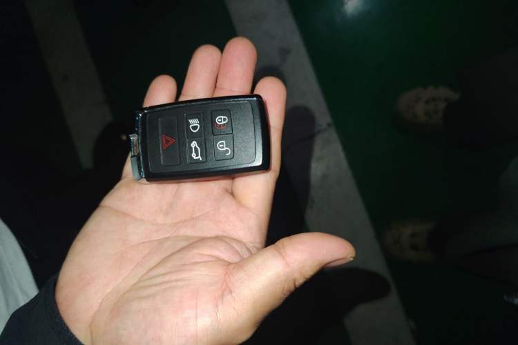 Used Land Rover Range 2023 Revised Version 3.0 L6 400 PS Extended Luxury Edition Vehicle Key