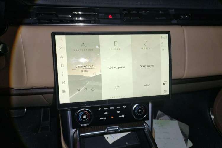 Used Land Rover Range 2023 3.0 L6 360 PS Grand Edition Audio And AC Panel