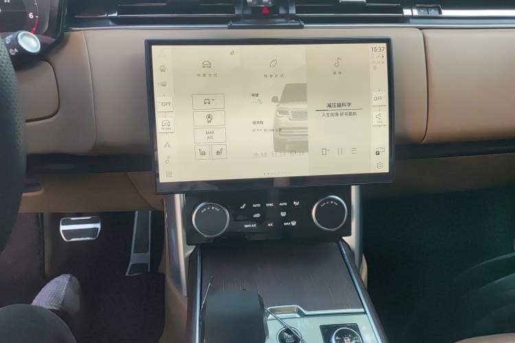 Used Land Rover Range 2023 3.0 L6 400 PS Prestige Seven-Seater Extended Version Audio And AC Panel