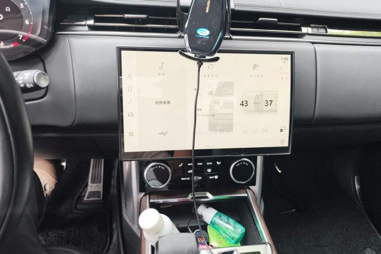 Used Land Rover Range 2023 3.0 L6 360 PS Grand Edition Audio And AC Panel