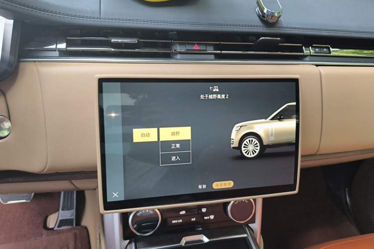 Used Land Rover Range 2023 3.0 L6 400 PS Prestige Seven-Seater Extended Version Audio And AC Panel
