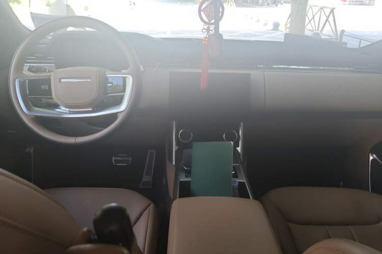 Used Land Rover Range 2023 Revised Version 3.0 L6 400 PS Extended Luxury Edition Center Console