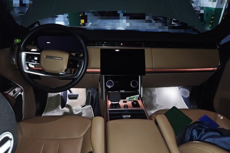 Used Land Rover Range 2023 3.0 L6 400 PS Prestige Seven-Seater Extended Version Center Console