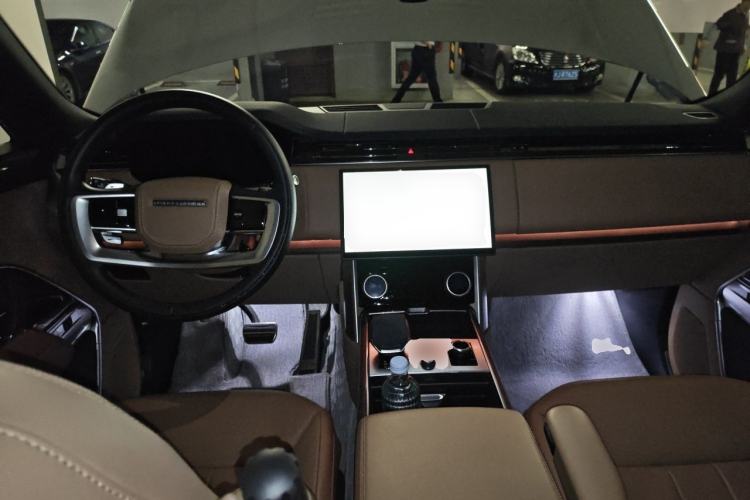 Used Land Rover Range 2023 3.0 L6 360 PS Grand Edition Center Console