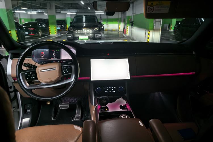 Used Land Rover Range 2023 Revised Version 3.0 L6 400 PS Extended Luxury Edition Center Console