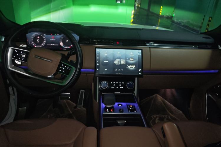 Used Land Rover Range 2023 Revised Version 3.0 L6 400 PS Extended Luxury Edition Center Console