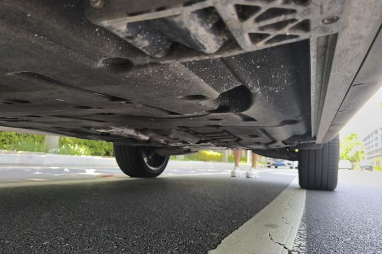 Used Land Rover Range 2023 3.0 L6 400 PS Prestige Seven-Seater Extended Version Chassis Front Left