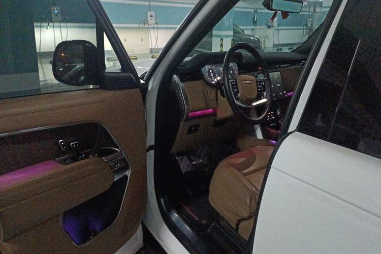 Used Land Rover Range 2023 3.0 L6 400 PS Prestige Seven-Seater Extended Version Driver Seat