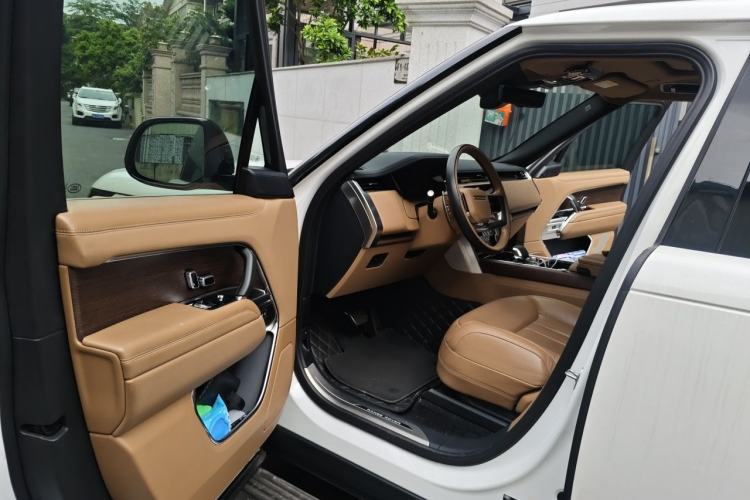Used Land Rover Range 2023 3.0 L6 400 PS Extended Luxury Edition Driver Seat