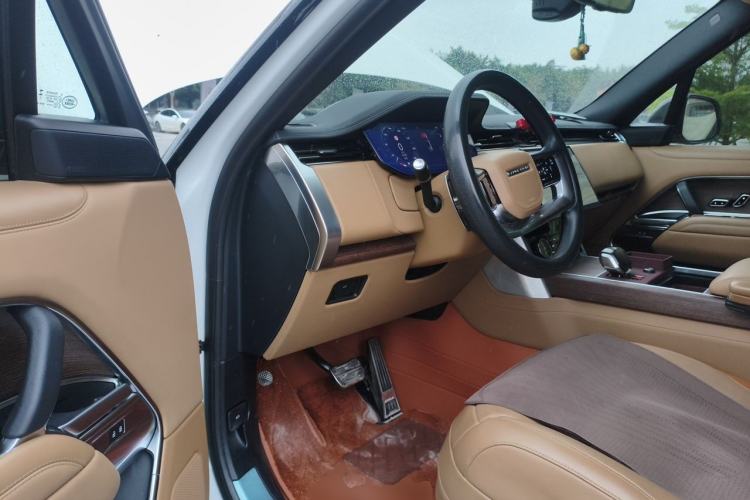 Used Land Rover Range 2023 3.0 L6 400 PS Prestige Seven-Seater Extended Version Driver Seat