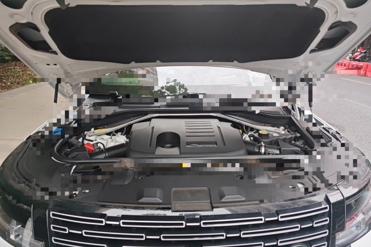 Used Land Rover Range 2023 3.0 L6 400 PS Extended Long-Wheelbase Version Engine Bay
