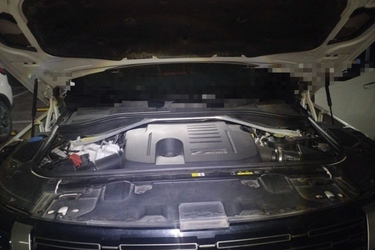 Used Land Rover Range 2023 3.0 L6 360 PS Grand Edition Engine Bay