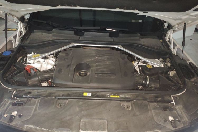 Used Land Rover Range 2023 3.0 L6 400 PS Prestige Seven-Seater Extended Version Engine Bay