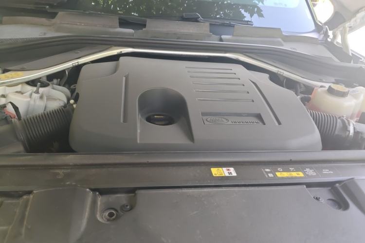 Used Land Rover Range 2023 Revised Version 3.0 L6 400 PS Extended Luxury Edition Engine Bay