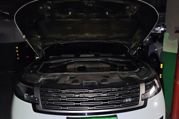 Used Land Rover Range 2023 3.0 L6 400 PS Prestige Seven-Seater Extended Version Engine Bay