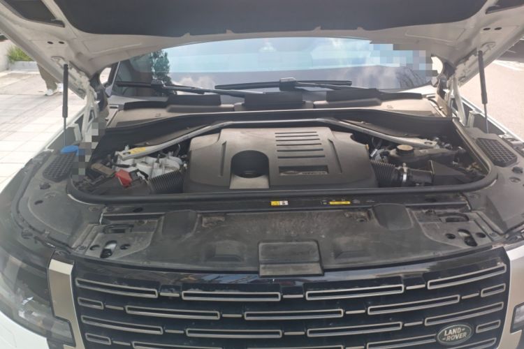 Used Land Rover Range 2023 3.0 L6 400 PS Prestige Seven-Seater Extended Version Engine Bay