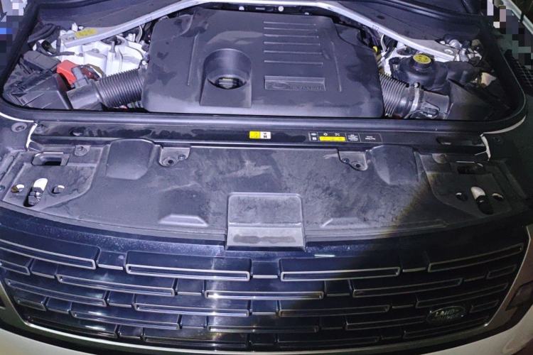 Used Land Rover Range 2023 3.0 L6 400 PS Prestige Seven-Seater Extended Version Engine Bay