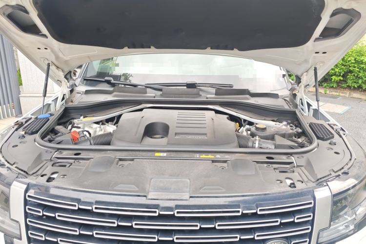 Used Land Rover Range 2023 3.0 L6 400 PS Extended Luxury Edition Engine Bay