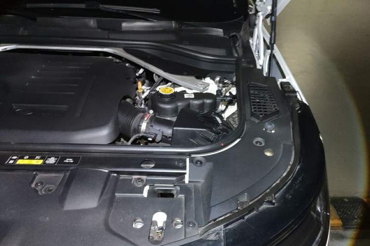 Used Land Rover Range 2023 3.0 L6 360 PS Grand Edition Engine Bay Left