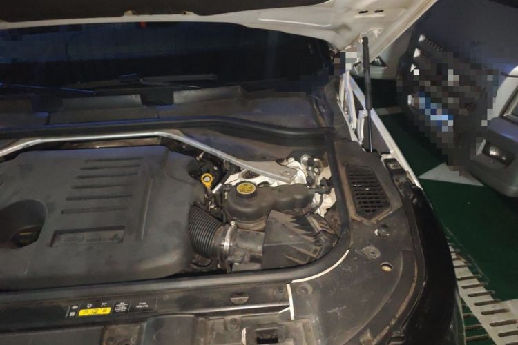 Used Land Rover Range 2023 3.0 L6 400 PS Prestige Seven-Seater Extended Version Engine Bay Left