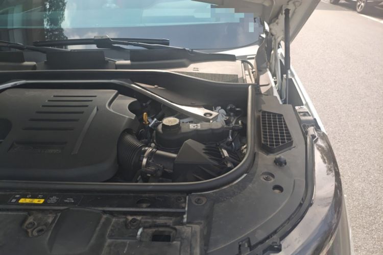 Used Land Rover Range 2023 3.0 L6 400 PS Prestige Seven-Seater Extended Version Engine Bay Left