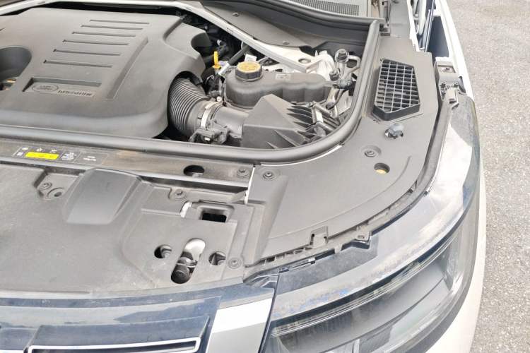Used Land Rover Range 2023 3.0 L6 400 PS Extended Luxury Edition Engine Bay Left