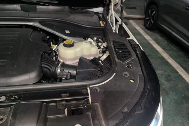 Used Land Rover Range 2023 Revised Version 3.0 L6 400 PS Extended Luxury Edition Engine Bay Left