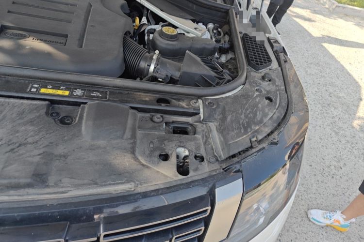 Used Land Rover Range 2023 3.0 L6 400 PS Prestige Seven-Seater Extended Version Engine Bay Left