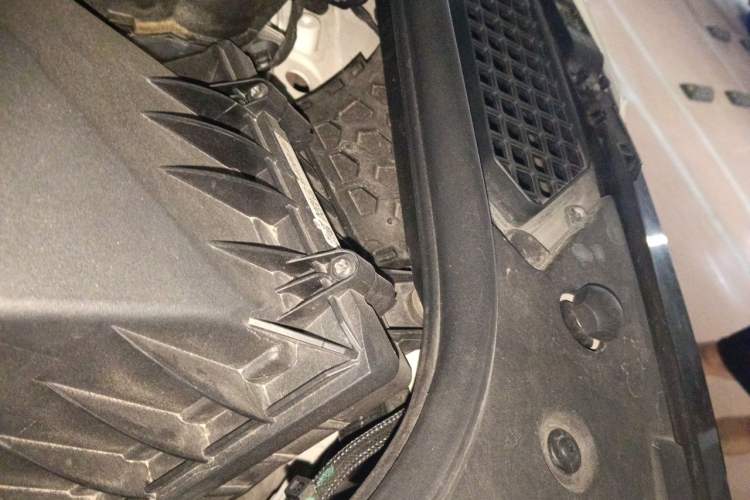 Used Land Rover Range 2023 3.0 L6 400 PS Prestige Seven-Seater Extended Version Engine Bay Left