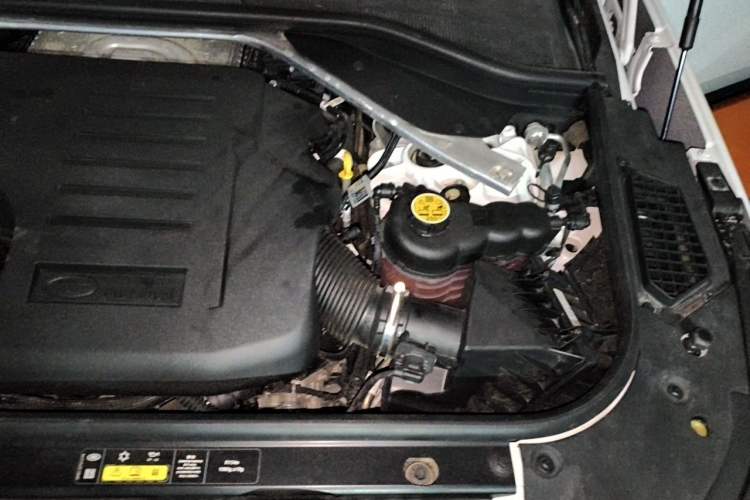 Used Land Rover Range 2023 3.0 L6 400 PS Prestige Seven-Seater Extended Version Engine Bay Left