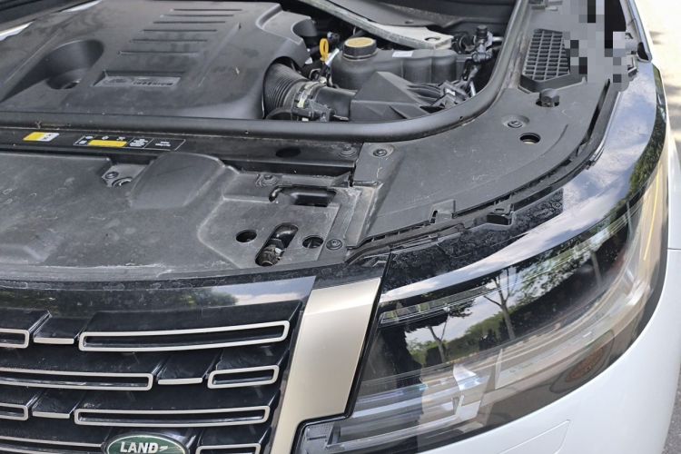 Used Land Rover Range 2023 3.0 L6 400 PS Prestige Seven-Seater Extended Version Engine Bay Left
