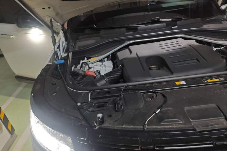 Used Land Rover Range 2023 3.0 L6 400 PS Prestige Seven-Seater Extended Version Engine Bay Right