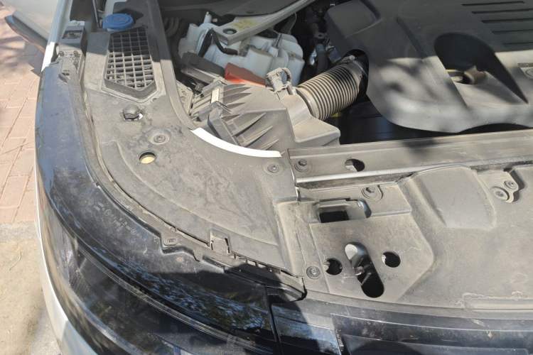 Used Land Rover Range 2023 3.0 L6 360 PS Grand Edition Engine Bay Right