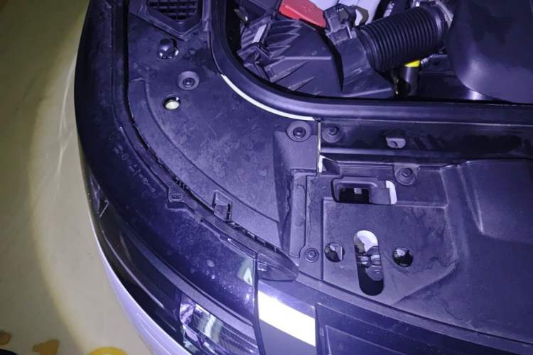 Used Land Rover Range 2023 3.0 L6 400 PS Prestige Seven-Seater Extended Version Engine Bay Right