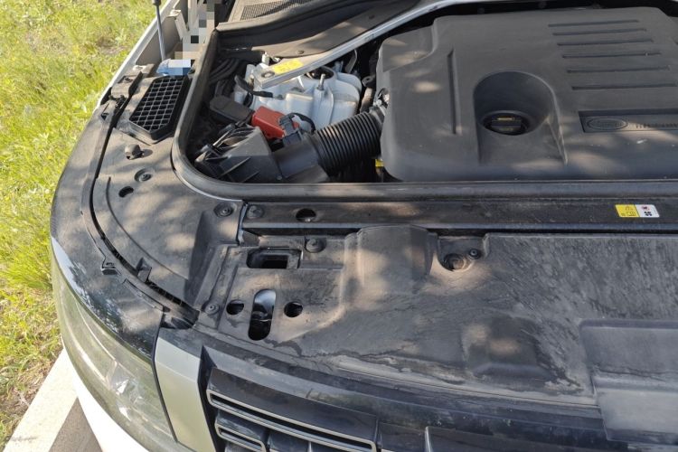 Used Land Rover Range 2023 3.0 L6 400 PS Prestige Seven-Seater Extended Version Engine Bay Right